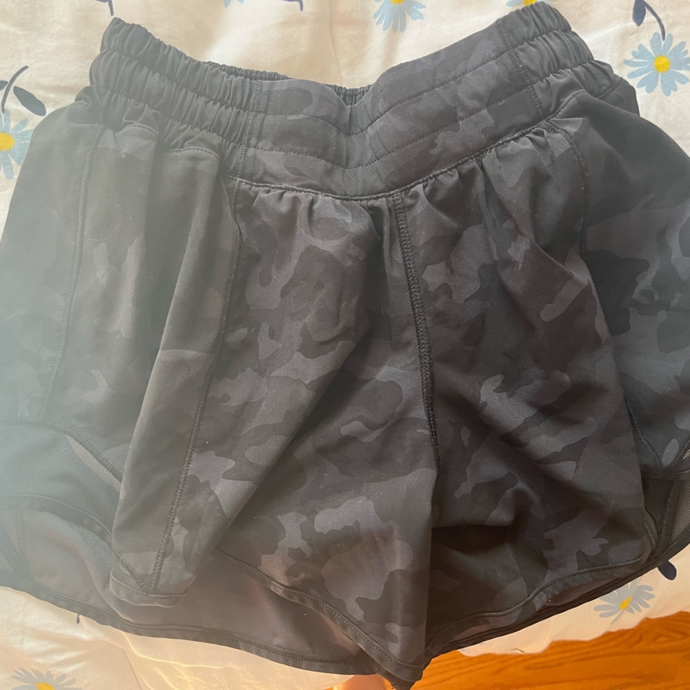 LULULEMON SHORTS SIZE 4!
